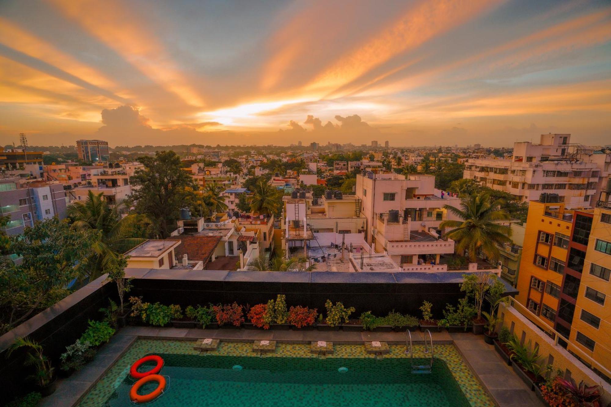 Lazdana Hotel Bangalore Luaran gambar